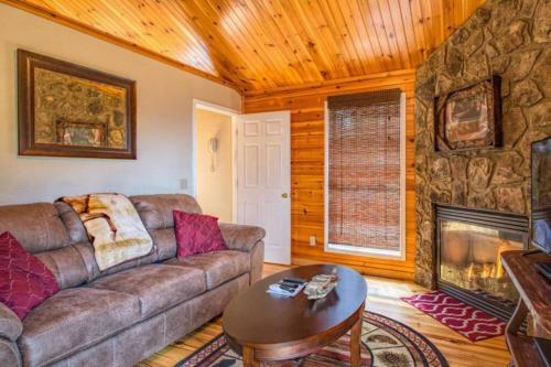 Great View! Pool Table,hot Tub,privacy,fireplace