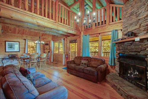 Rustic 4/2 Log Cabin With Lovely Views! Sleeps 8!