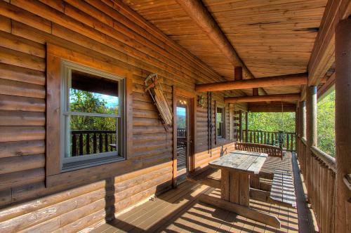Rustic 4/2 Log Cabin With Lovely Views! Sleeps 8!