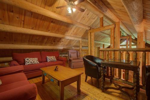 Rustic 4/2 Log Cabin With Lovely Views! Sleeps 8!