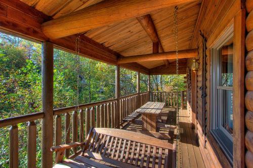 Rustic 4/2 Log Cabin With Lovely Views! Sleeps 8!