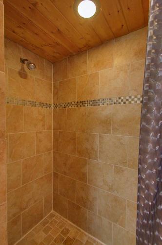 Rustic 4/2 Log Cabin With Lovely Views! Sleeps 8!