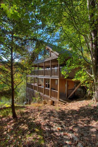 Rustic 4/2 Log Cabin With Lovely Views! Sleeps 8!