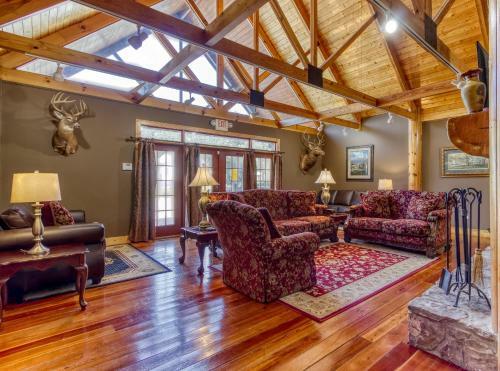Cove Mountain Lodge Cabin