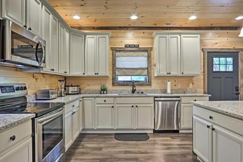 Mtn-view Cabin With Decks, Theater And Game Rooms