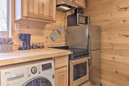 Cozy Home With Fire Pit, 5 Mi To Pigeon Forge