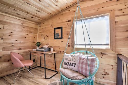 Cozy Home With Fire Pit, 5 Mi To Pigeon Forge