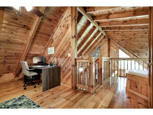 Cabin In The Woods With Hot Tub