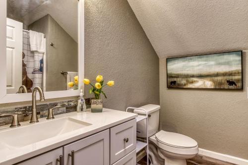 Rustic River Lodge By Honeybearcabins 7br 6ba Sleeps 21