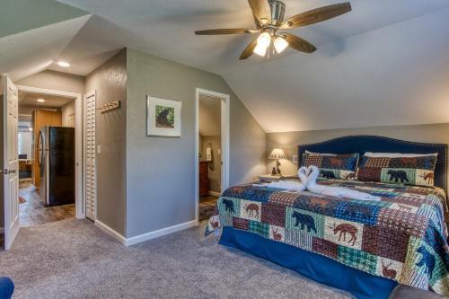 Rustic River Lodge By Honeybearcabins 7br 6ba Sleeps 21