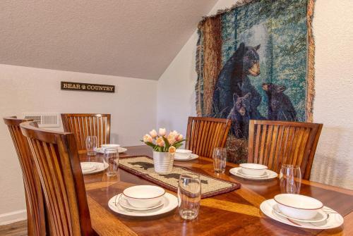 Rustic River Lodge By Honeybearcabins 7br 6ba Sleeps 21