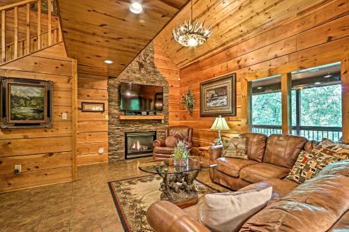 Pristine Riverfront Escape 4 Mi To Dollywood!
