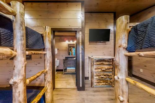 Swimming Cub Lodge
