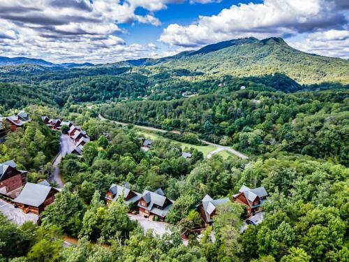 Timberwolf Vista W Hottub Pool Resort View