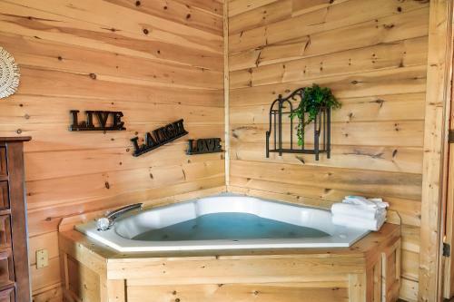 Timberwolf Vista W Hottub Pool Resort View