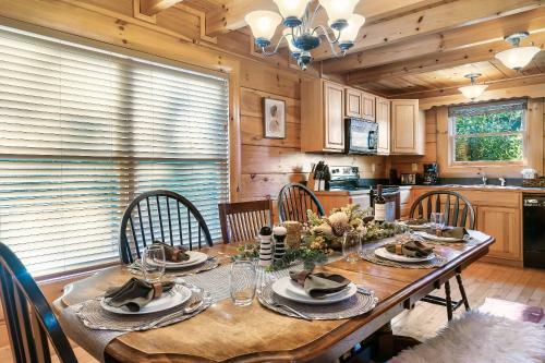 Timberwolf Vista W Hottub Pool Resort View