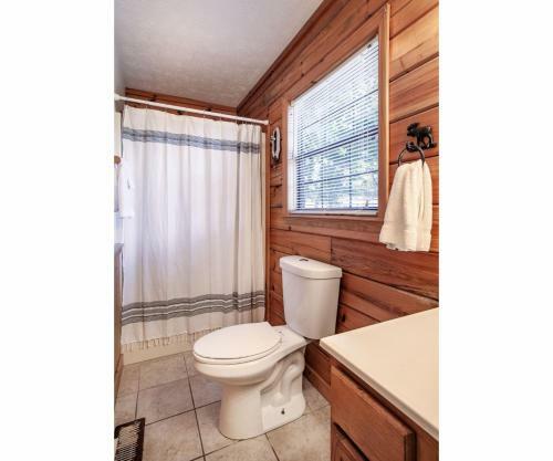 Treeside Retreat - Game Rm, Hottub, Community Pool