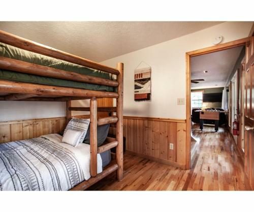 Treeside Retreat - Game Rm, Hottub, Community Pool