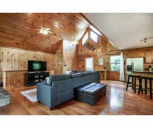 Treeside Retreat - Game Rm, Hottub, Community Pool