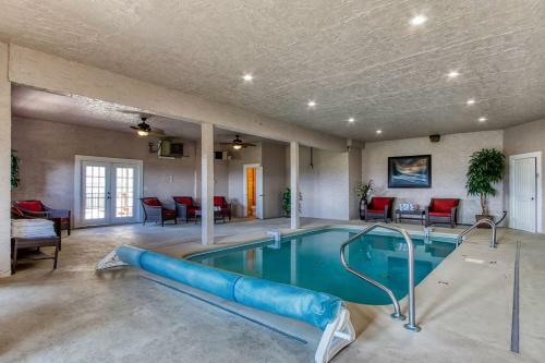 Serenity Mountain Pool Lodge