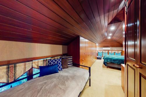Smoky Mountain Castle Lodge