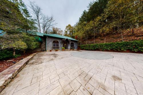 Smoky Mountain Castle Lodge