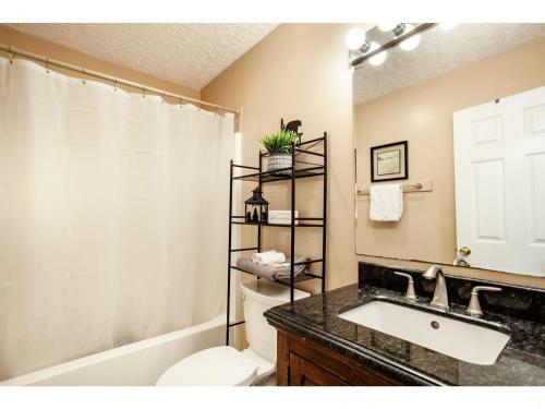 Papa Bear - Private With Hot Tub, Pool Table, And View