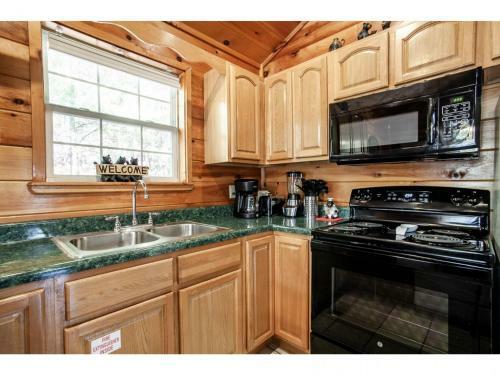 Papa Bear - Private With Hot Tub, Pool Table, And View