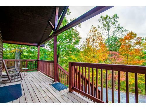 Papa Bear - Private With Hot Tub, Pool Table, And View