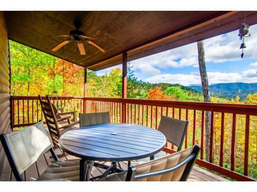 Papa Bear - Private With Hot Tub, Pool Table, And View