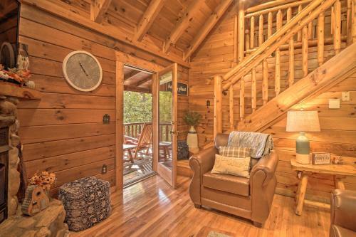 All Knotty - Scenic Cabin With Mountain Views