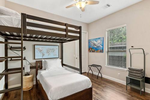 Modern Airy 3 Bedroom House In Hip East Austin