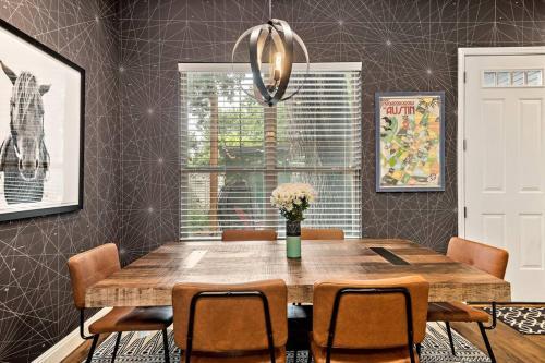 Modern Airy 3 Bedroom House In Hip East Austin