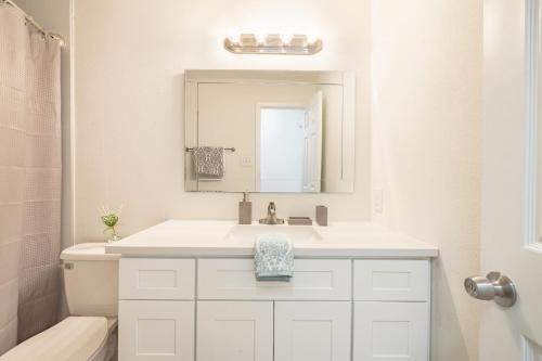 Open 3br/2ba Renovated Smart Home For Entertaining