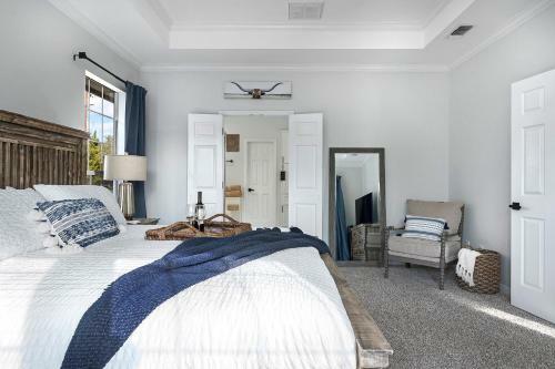 New Austin Hill Country Charmer W/ Pool On 1 Acre