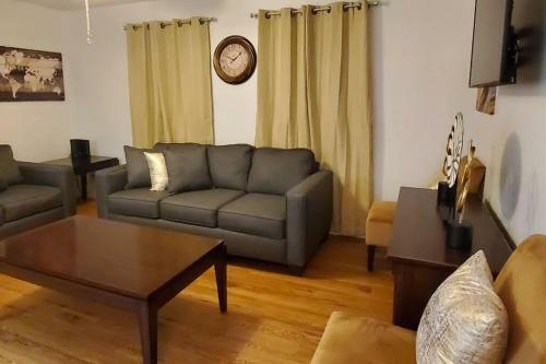 Duplex-unit A & Unit B Near Dwtn & Austin-bergstrom Airport