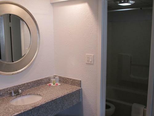 Motel Travel Inn And Suites