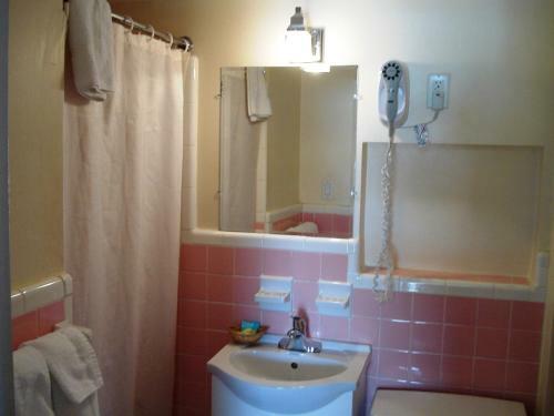 Motel Passport Inn & Suites