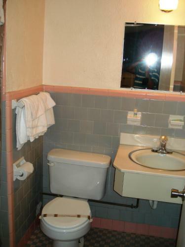 Motel Passport Inn & Suites
