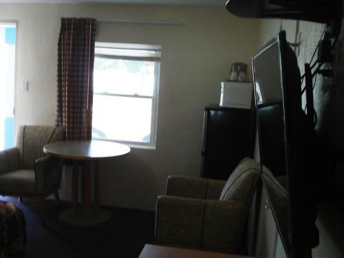 Motel Passport Inn & Suites