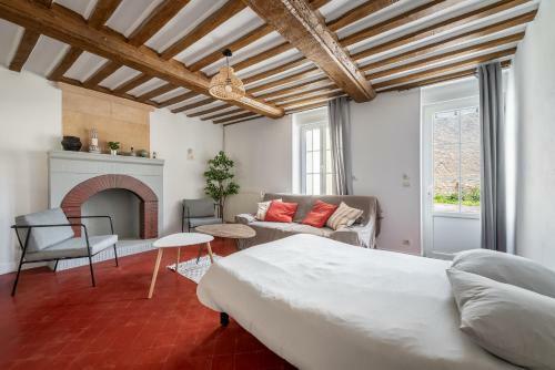 L'escalier Rouge - Maison R�nov�e Avec Cour