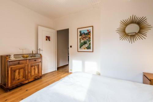 Cool 7-bed Apartment With Lake And Mountain View