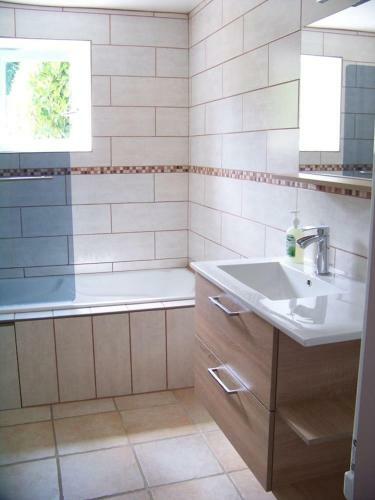 G�te, Jacuzzi & Vin Au Grenier De Madiran