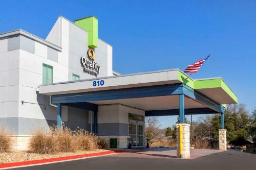 Hotel Quality Inn & Suites