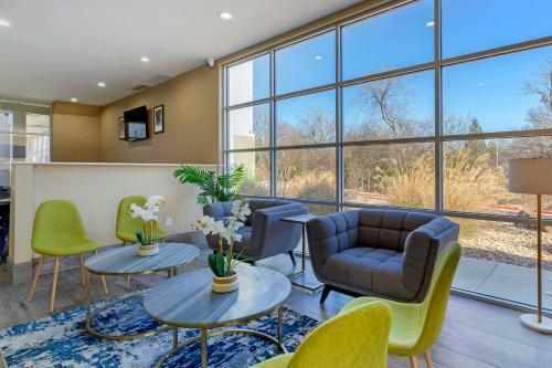 Hotel Quality Inn & Suites
