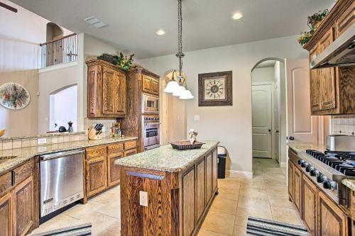 Expansive Texas Home About 4 Mi To Grapevine Lake!