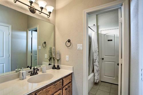 Expansive Texas Home About 4 Mi To Grapevine Lake!