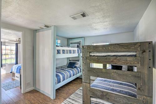 Beachy Escape - Steps To Shore And Restaurant!