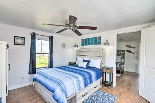 Beachy Escape - Steps To Shore And Restaurant!