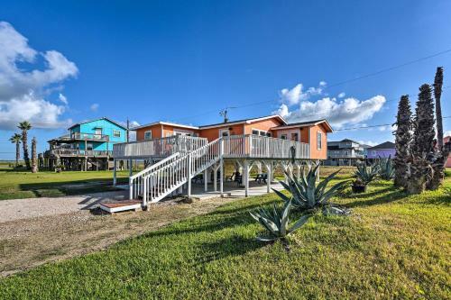Beachy Escape - Steps To Shore And Restaurant!